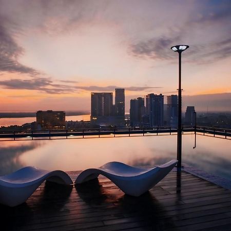 Hotel Serviced Condo Unique Infinity Pool With Mekong River View Phnom Penh Esterno foto