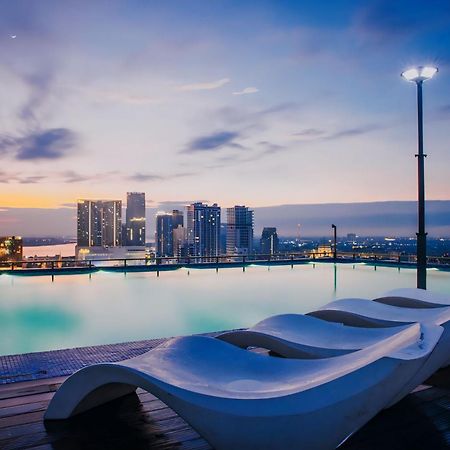 Hotel Serviced Condo Unique Infinity Pool With Mekong River View Phnom Penh Esterno foto