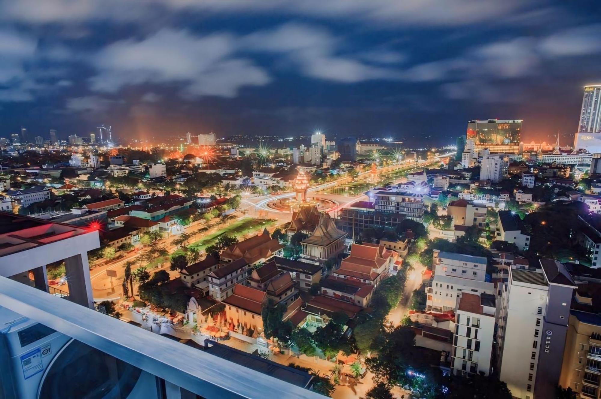 Hotel Serviced Condo Unique Infinity Pool With Mekong River View Phnom Penh Esterno foto